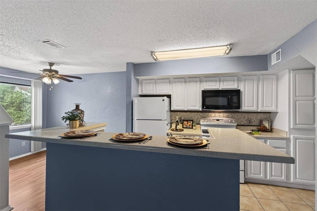 2301 Balsam Drive, #M210, Arlington, TX 76006 2301 Balsam Drive, #M210, Arlington, TX 76006