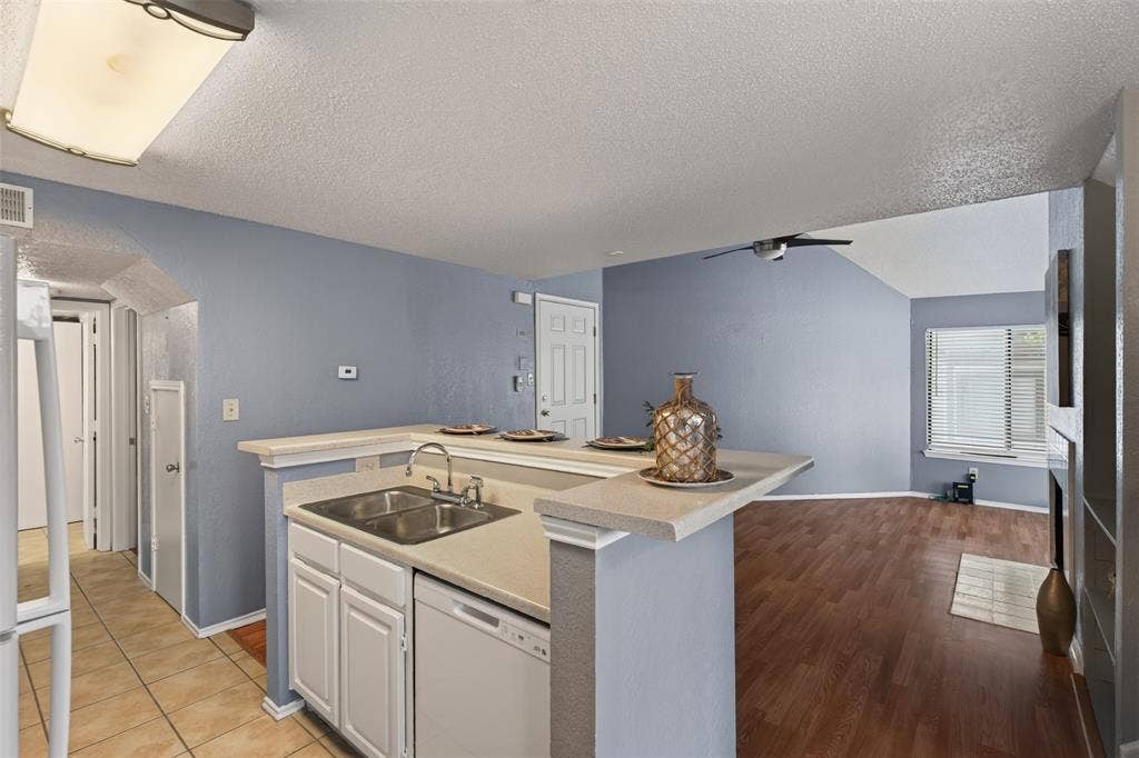 2301 Balsam Drive, #M210, Arlington, TX 76006 2301 Balsam Drive, #M210, Arlington, TX 76006