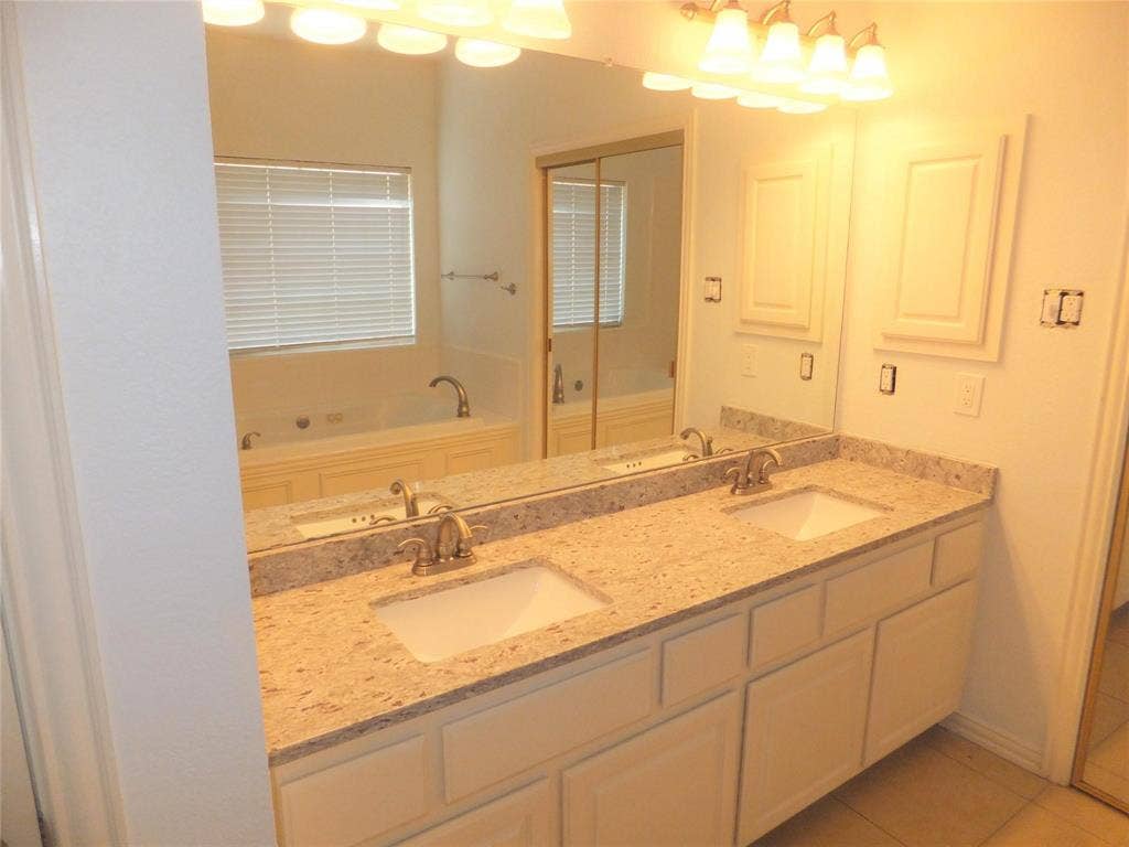 2641 Shadow Hill Lane, Plano, TX 75093 Master Bath
