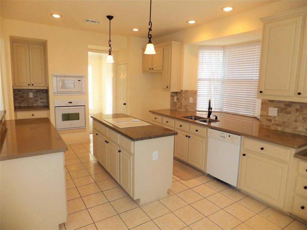 2641 Shadow Hill Lane, Plano, TX 75093 Kitchen