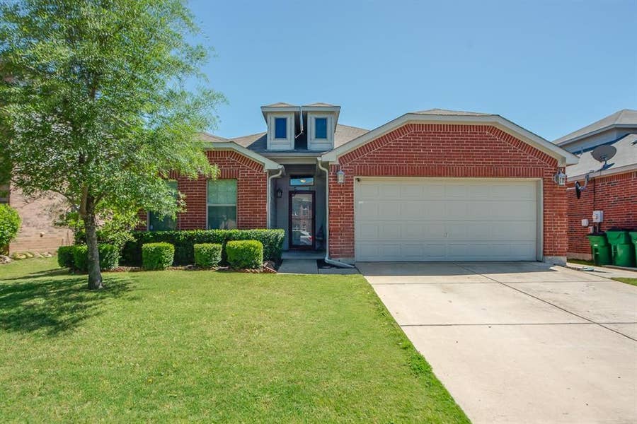 Property photo for 8812 Trailblazer Drive, Cross Roads, TX