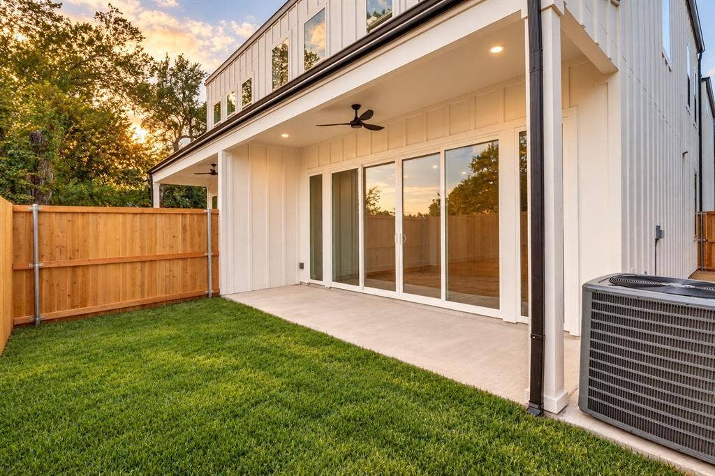 314 Avenue L, Dallas, TX 75203 Private outdoor space featuring a fenced lawn, concrete patio, and sliding glass doors