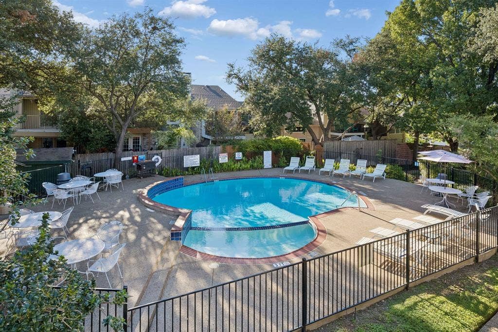 2958 Country Place Circle, Carrollton, TX 75006 2958 Country Place Circle, Carrollton, TX 75006
