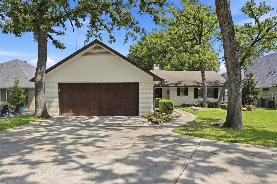 Property photo for 1011 Kiowa Drive W, Lake Kiowa, TX
