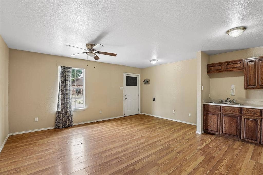 3100 Hale Avenue, #101 & 102, Fort Worth, TX 76106 Living room with ceiling fan