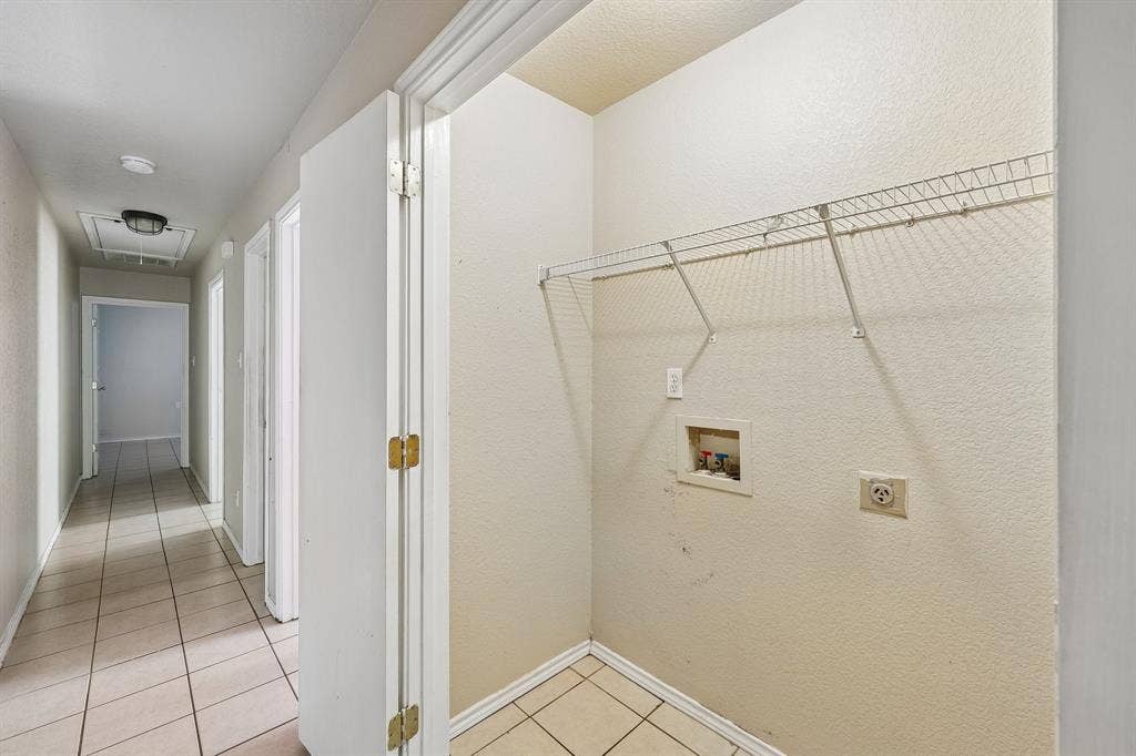 3100 Hale Avenue, #101 & 102, Fort Worth, TX 76106 Dedicated full size laundry area