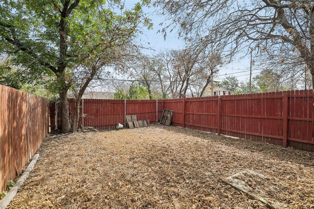 3100 Hale Avenue, #101 & 102, Fort Worth, TX 76106 Nice size grassed backyard