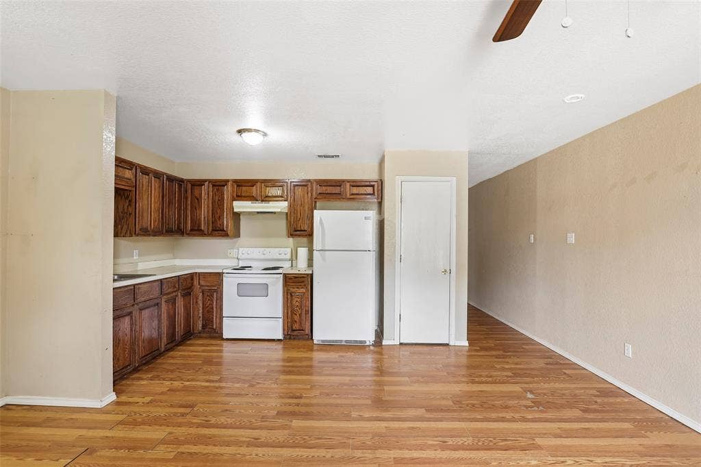3100 Hale Avenue, #101 & 102, Fort Worth, TX 76106 Kitchen with wood-look flooring