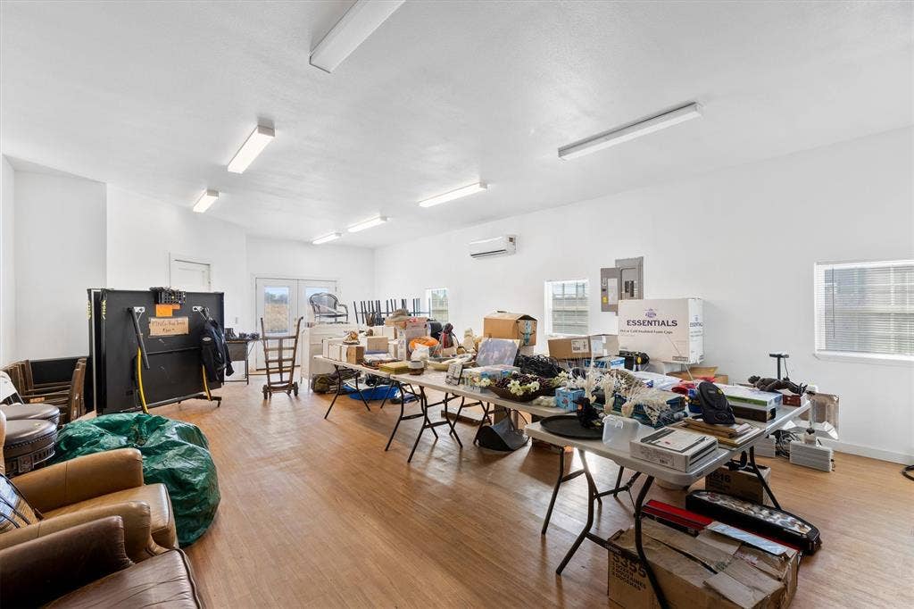 101 3rd Street, Valley View, TX 76272 101 3rd Street, Valley View, TX 76272
