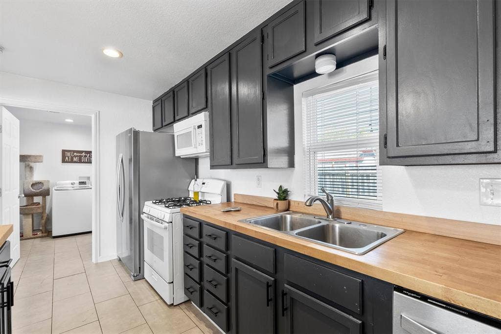 101 3rd Street, Valley View, TX 76272 101 3rd Street, Valley View, TX 76272