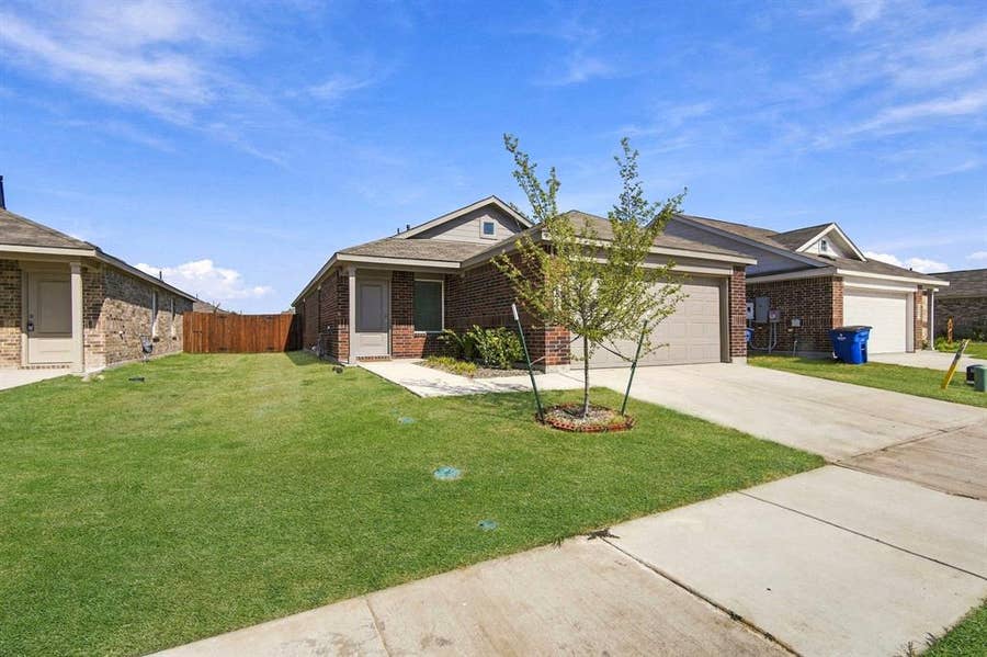 Property photo for 2052 Shady Oaks Drive, Ennis, TX