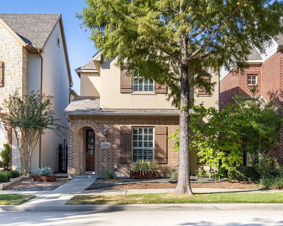 Property photo for 2209 Longwood Drive, Carrollton, TX