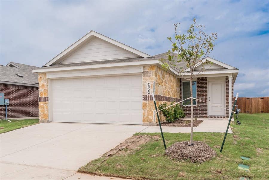 Property photo for 2022 Shady Oaks, Ennis, TX