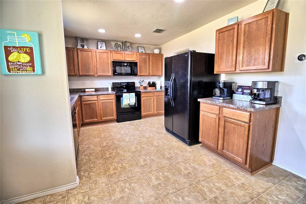 1312 Gayle Street, Burleson, TX 76028 1312 Gayle Street, Burleson, TX 76028