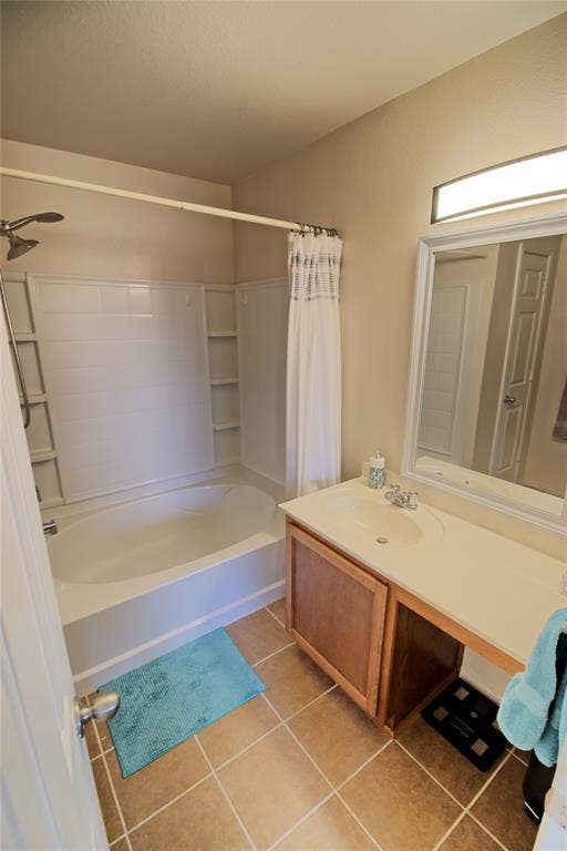 1312 Gayle Street, Burleson, TX 76028 1312 Gayle Street, Burleson, TX 76028