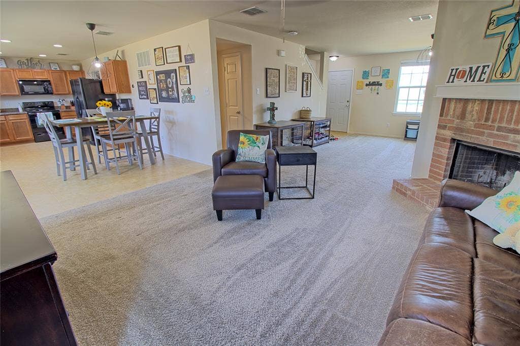 1312 Gayle Street, Burleson, TX 76028 1312 Gayle Street, Burleson, TX 76028