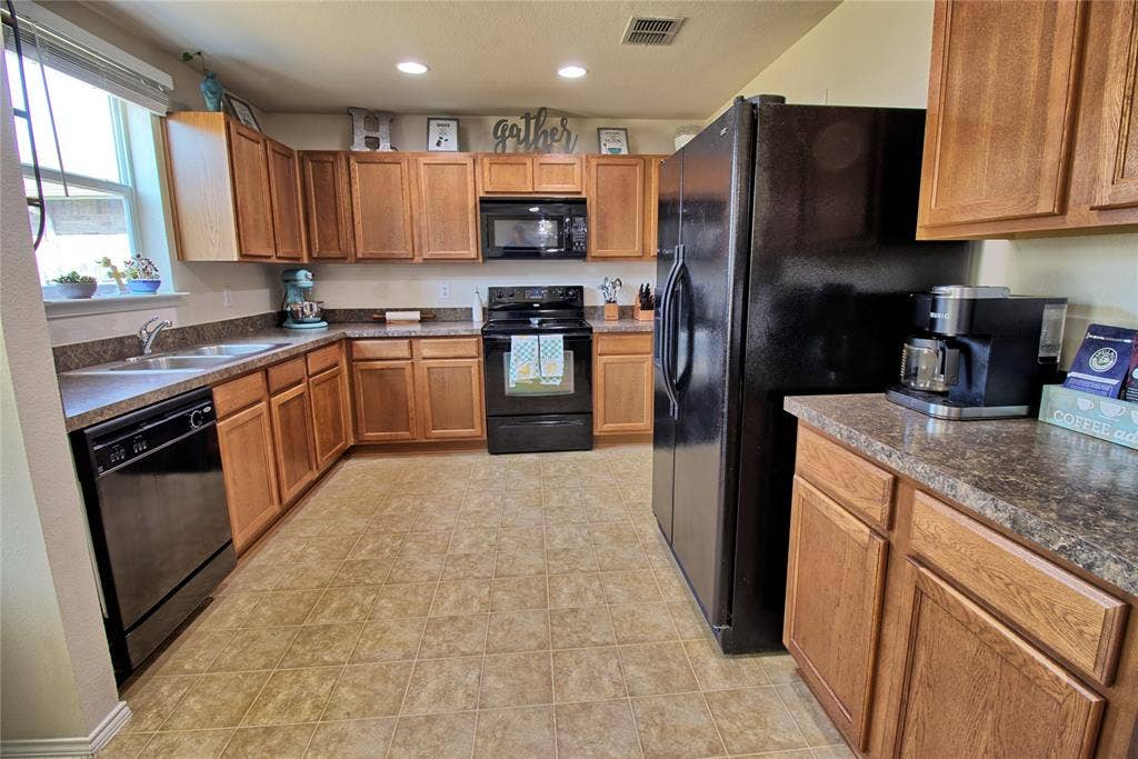 1312 Gayle Street, Burleson, TX 76028 1312 Gayle Street, Burleson, TX 76028