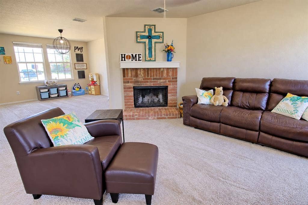 1312 Gayle Street, Burleson, TX 76028 1312 Gayle Street, Burleson, TX 76028