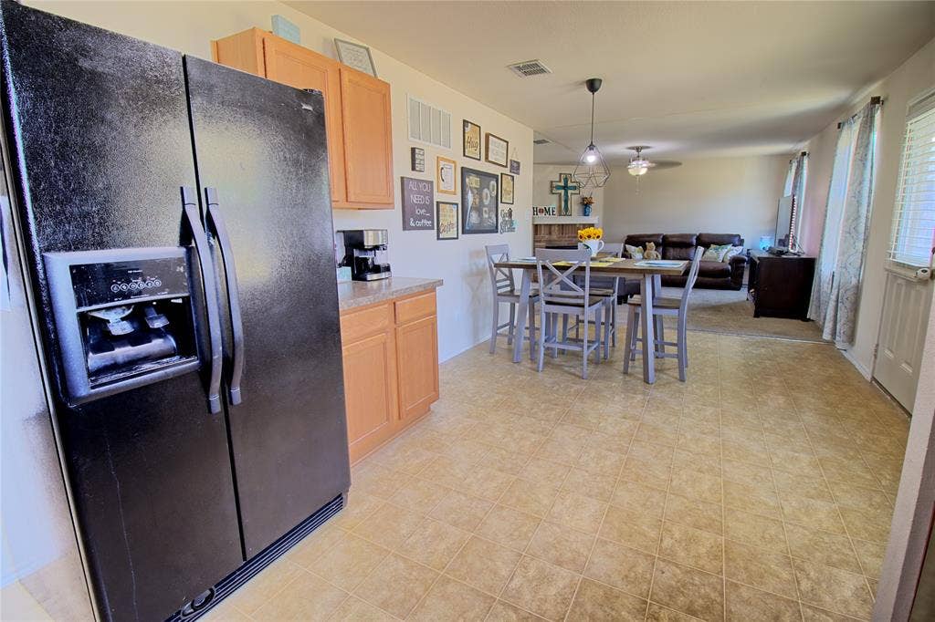 1312 Gayle Street, Burleson, TX 76028 1312 Gayle Street, Burleson, TX 76028