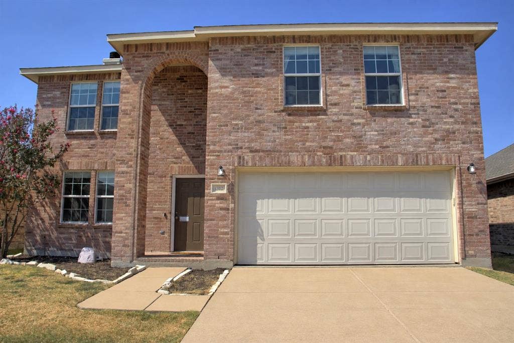 1312 Gayle Street, Burleson, TX 76028 1312 Gayle Street, Burleson, TX 76028