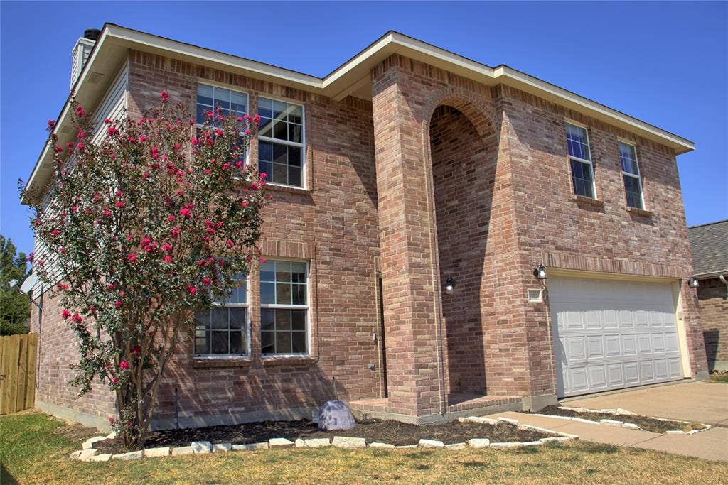1312 Gayle Street, Burleson, TX 76028 1312 Gayle Street, Burleson, TX 76028