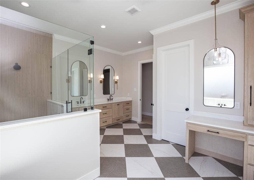 206 Knights Crossing Road, Lorena, TX 76655 Seperate make up vanity with extra storage.