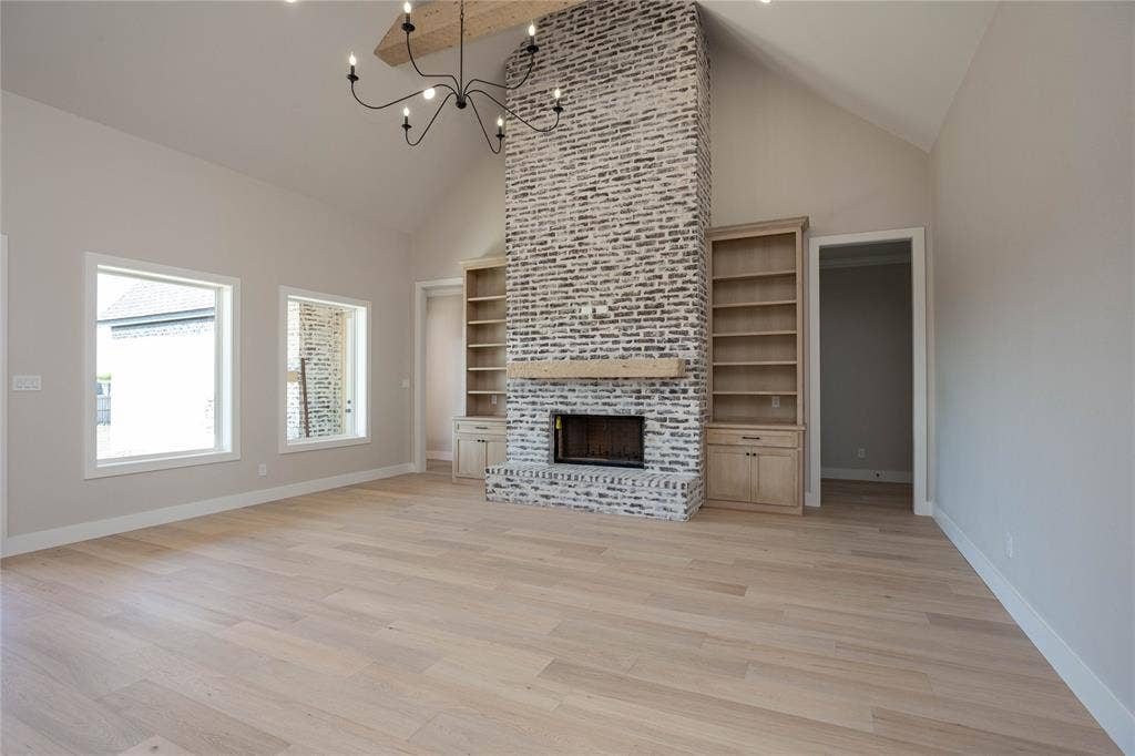 206 Knights Crossing Road, Lorena, TX 76655 Wood burning fireplace with gas starter.