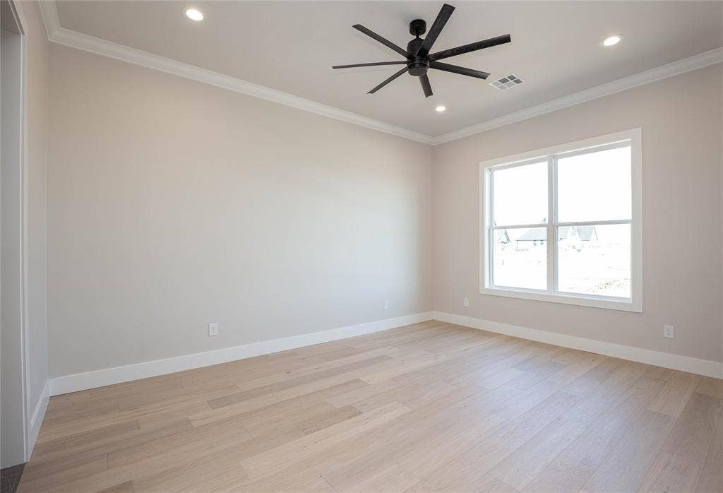 206 Knights Crossing Road, Lorena, TX 76655 Spacious bedroom, walk-in closet.