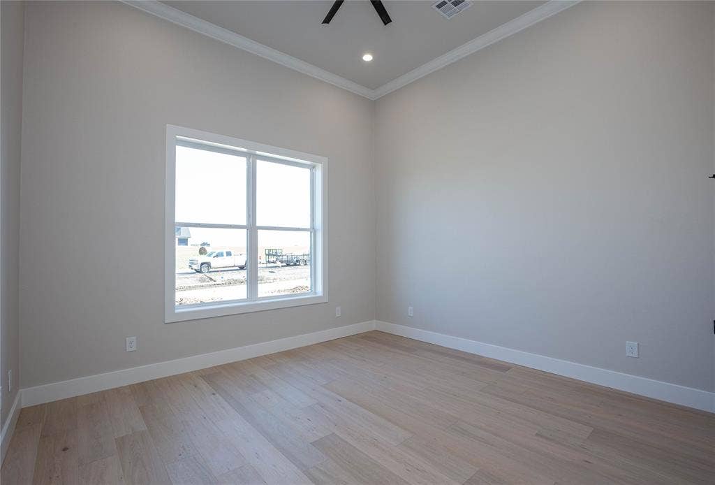 206 Knights Crossing Road, Lorena, TX 76655 Large Bedroom w/ ensuite bathroom.