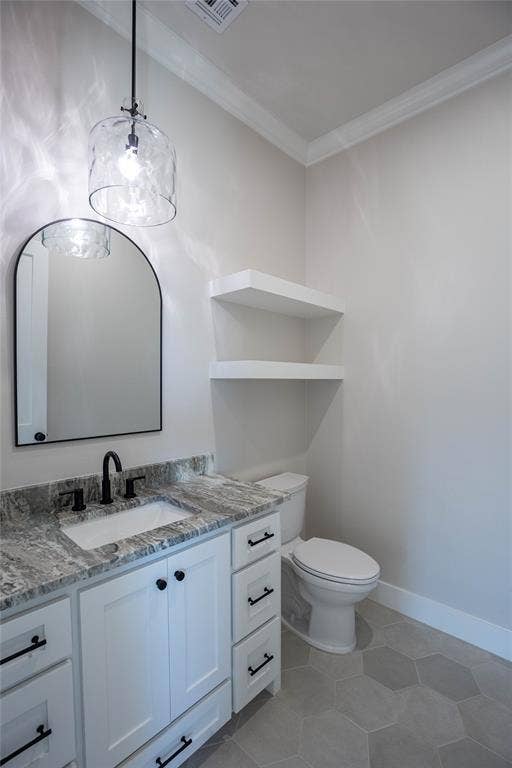 206 Knights Crossing Road, Lorena, TX 76655 Guest bathroom located close to the backdoor for outside use.