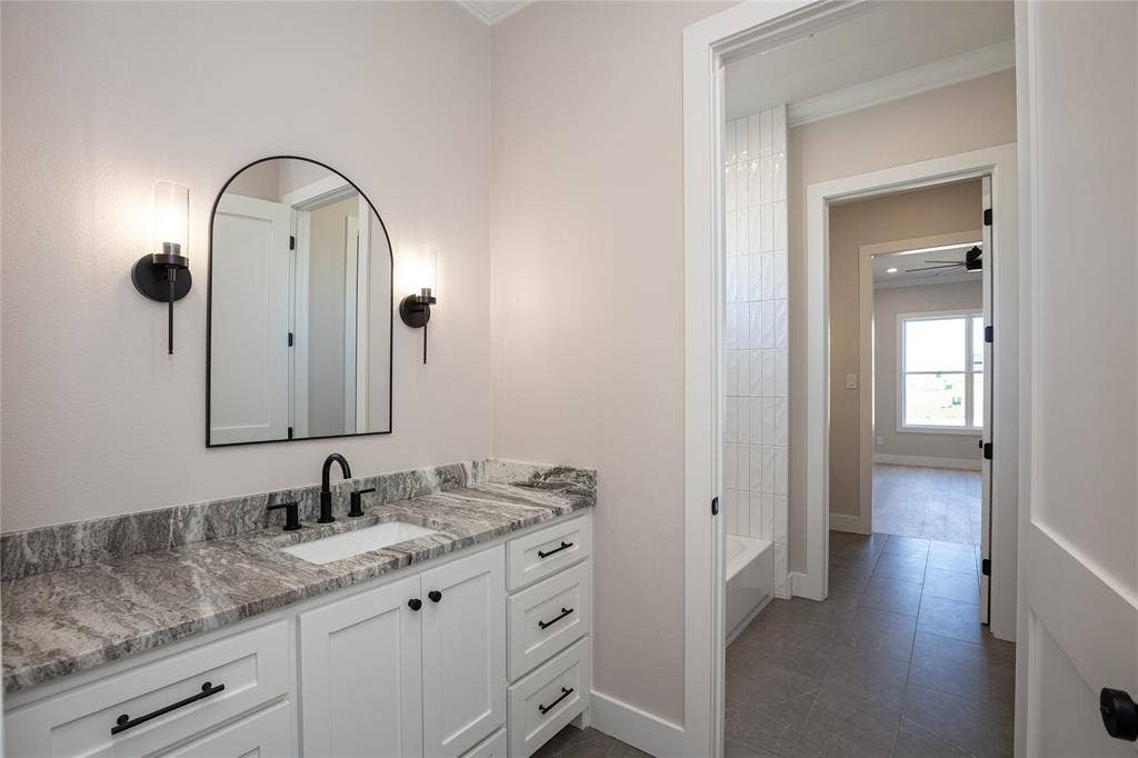 206 Knights Crossing Road, Lorena, TX 76655 separate sink for bedroom number 4.