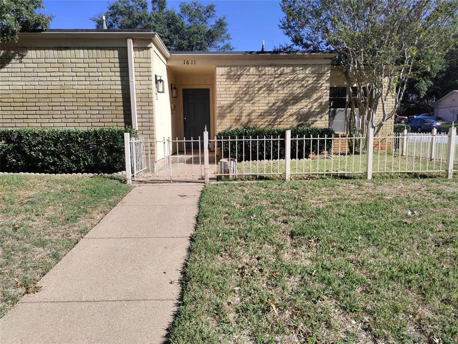 Property photo for 1611 Cindy Court, Arlington, TX