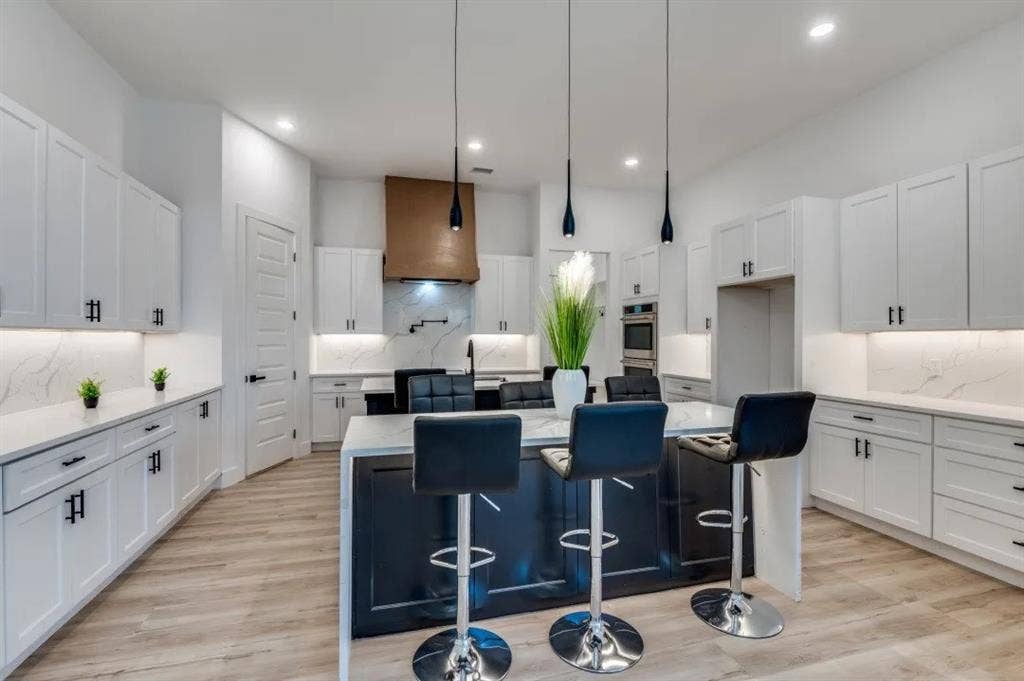 2802 Guymon Street, Dallas, TX 75212 Double Island with seating for 9!