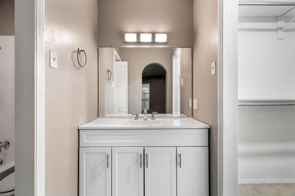 9658 Bryson Drive, Dallas, TX 75238 9658 Bryson Drive, Dallas, TX 75238