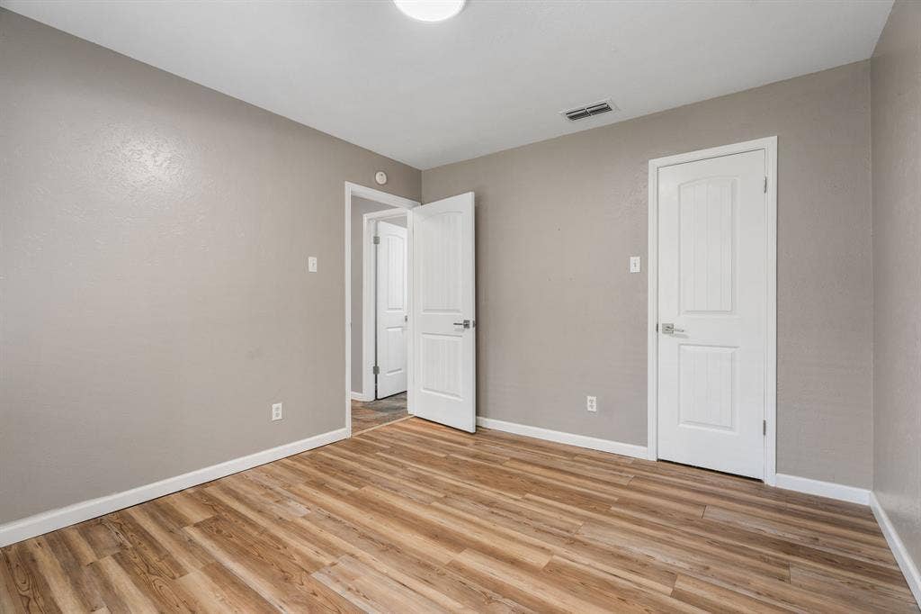 9658 Bryson Drive, Dallas, TX 75238 9658 Bryson Drive, Dallas, TX 75238