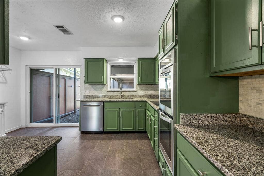 9658 Bryson Drive, Dallas, TX 75238 9658 Bryson Drive, Dallas, TX 75238