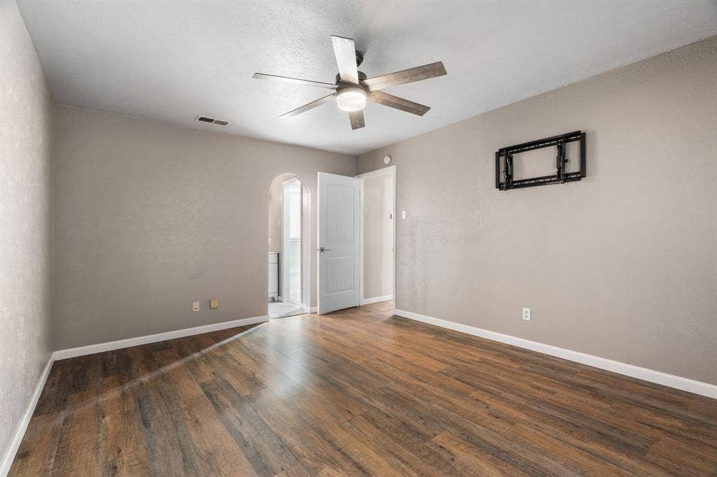 9658 Bryson Drive, Dallas, TX 75238 9658 Bryson Drive, Dallas, TX 75238