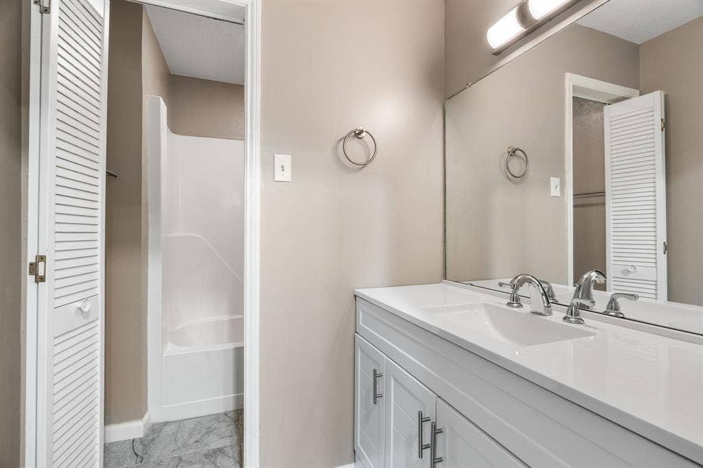 9658 Bryson Drive, Dallas, TX 75238 9658 Bryson Drive, Dallas, TX 75238