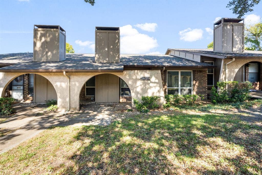 9658 Bryson Drive, Dallas, TX 75238 Beautiful townhome and the HOA takes care of the front.
