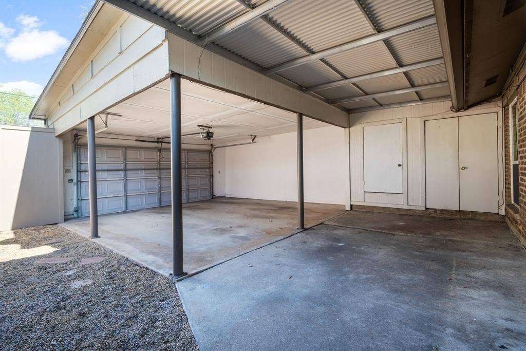 9658 Bryson Drive, Dallas, TX 75238 Great space for entertaining!