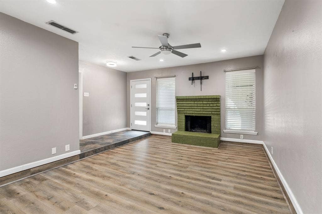 9658 Bryson Drive, Dallas, TX 75238 9658 Bryson Drive, Dallas, TX 75238