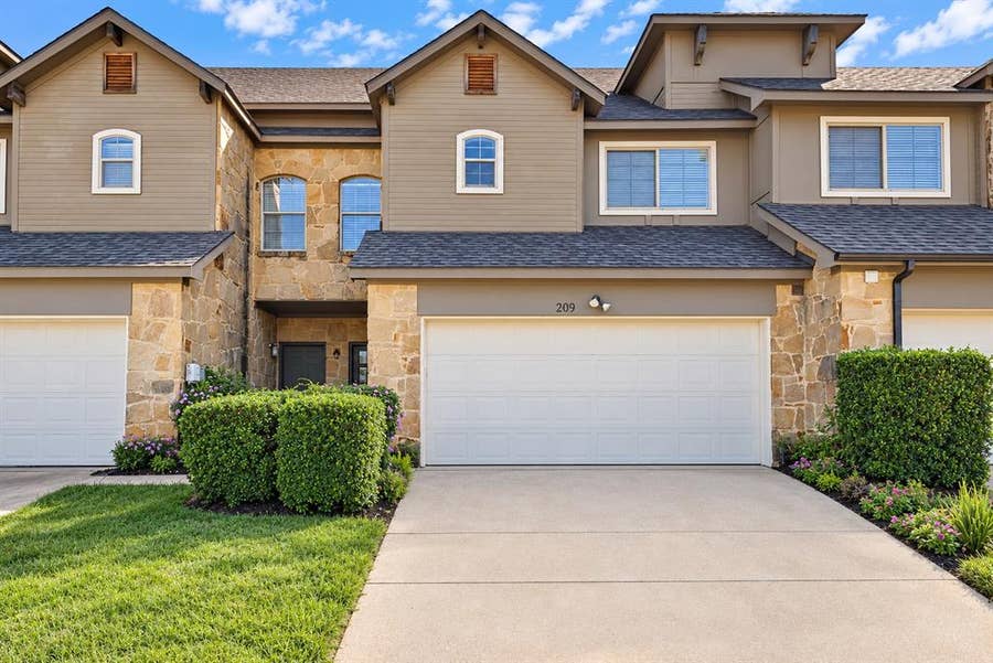 Property photo for 209 Wooded Glen Court, Arlington, TX