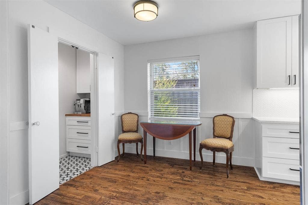 Additional dining area off the kitchen.