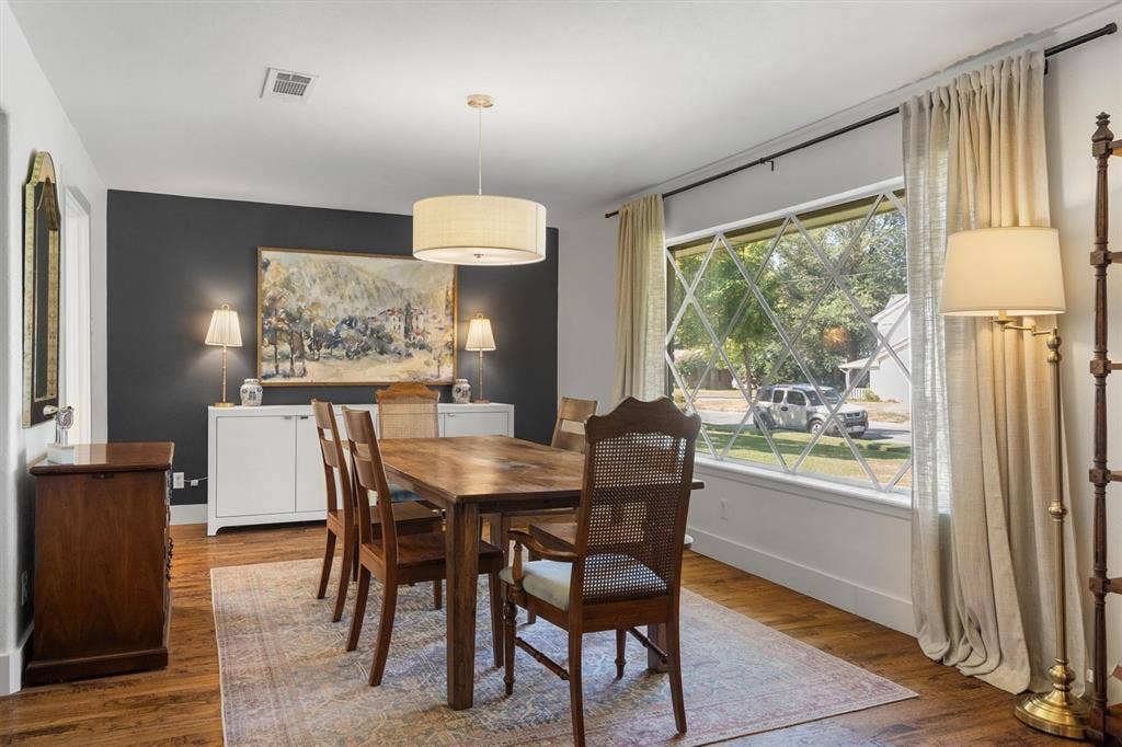 Large dining area, perfect for hosting.