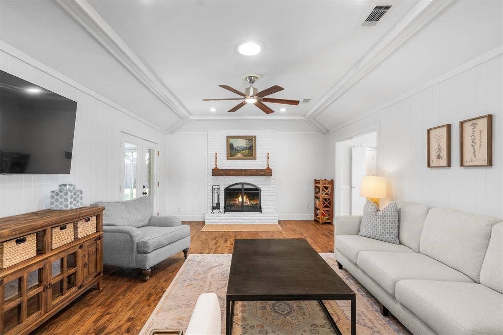 Extra large living area.