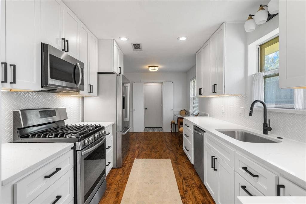 Fully updated kitchen.