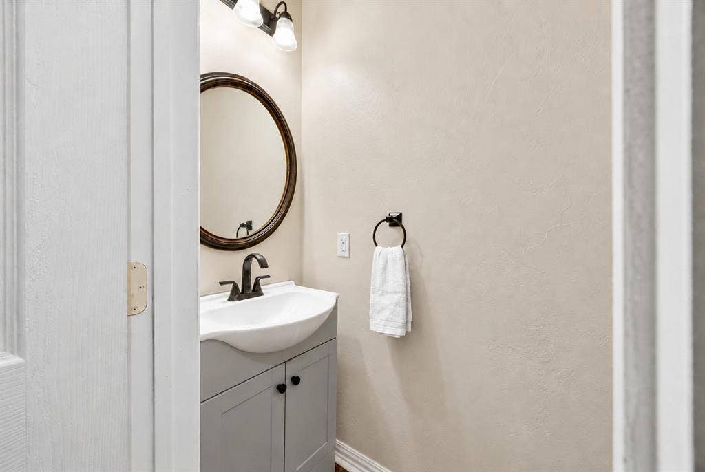 1905 Canyon Wren Drive, McKinney, TX 75071 Half bath downstairs