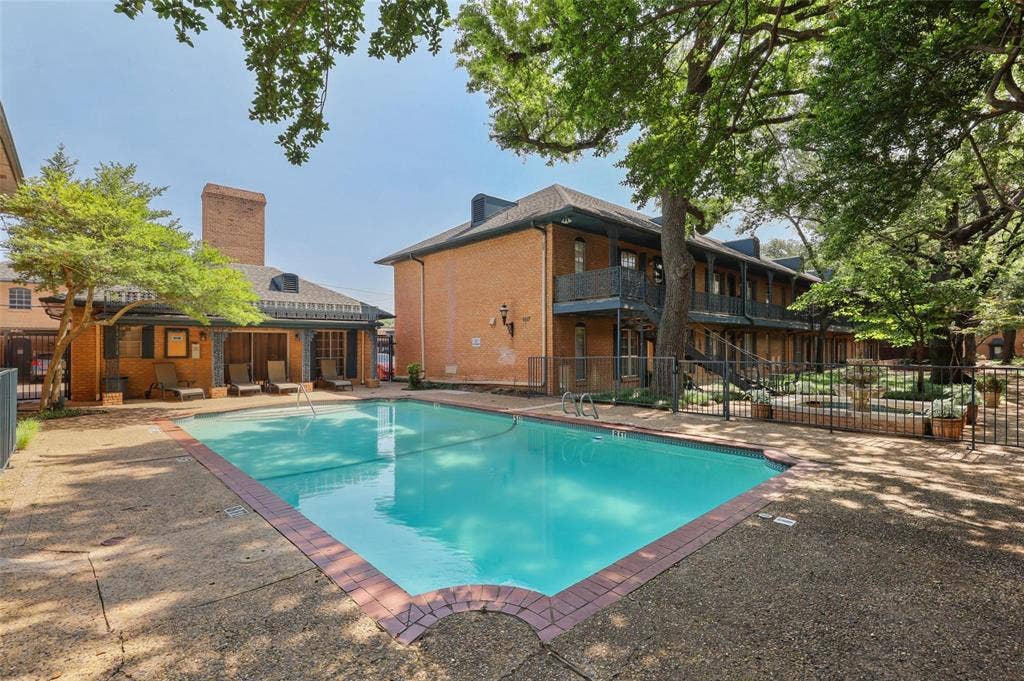 6011 E University Boulevard, #246, Dallas, TX 75206