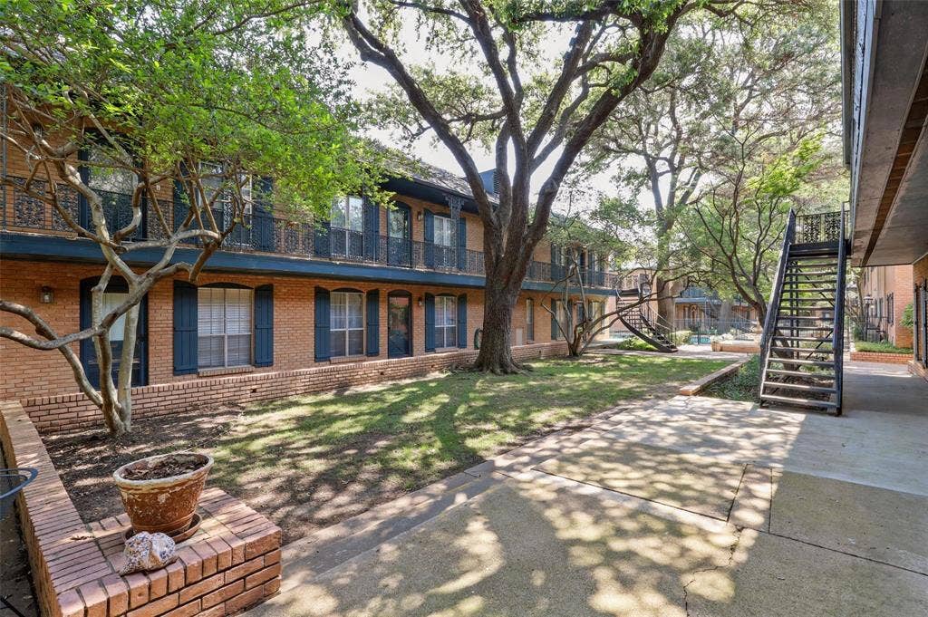 6011 E University Boulevard, #246, Dallas, TX 75206