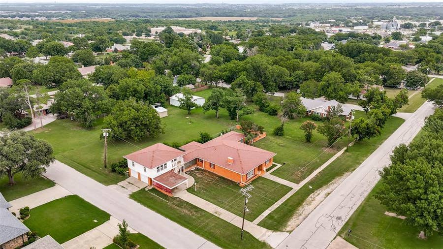 Property photo for 618 W 5th Street, Justin, TX